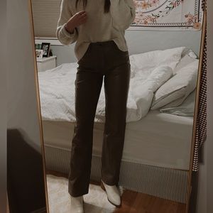 The 90’s Straight Pant - Abercrombie Curve Love Vegan Leather